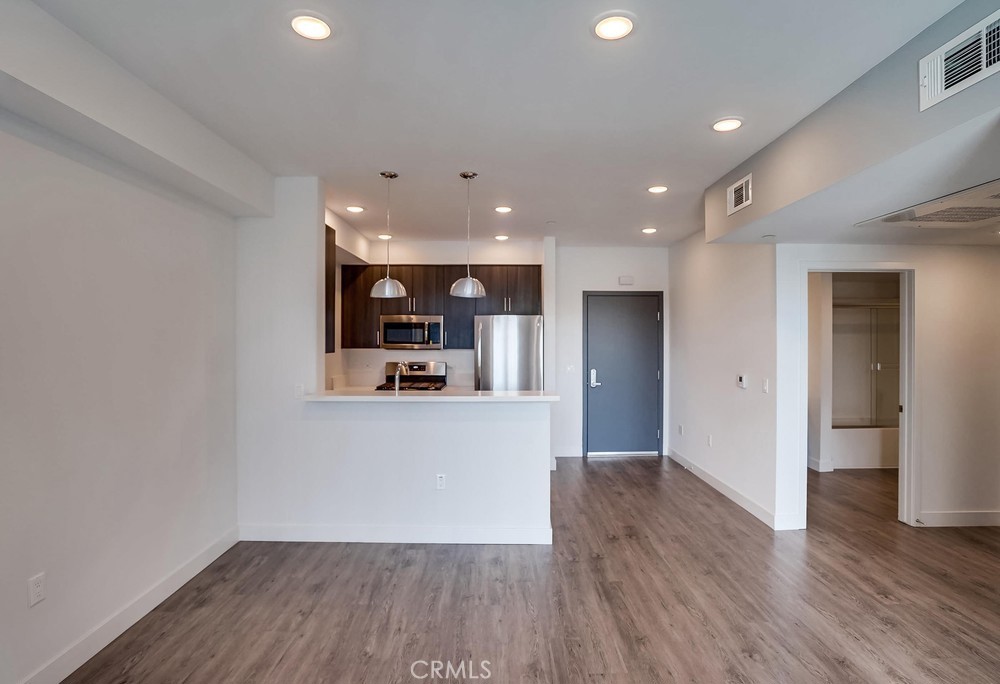 6015 Woodman Avenue, Unit 301 Van Nuys, CA 91401 - Photo 7 of 34