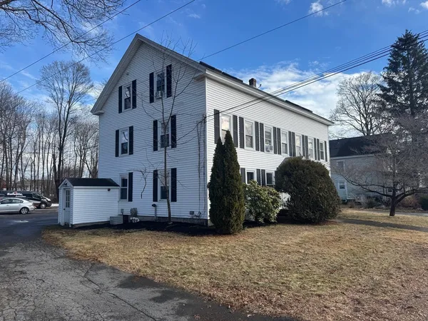 a view of a house with a yard