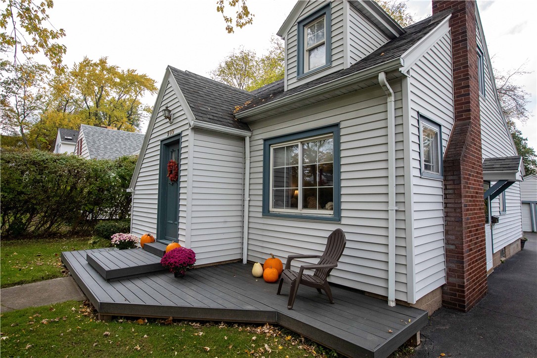 202 Kiniry Drive Irondequoit, NY 14609 - Photo 3 of 43 New Trex Deck!