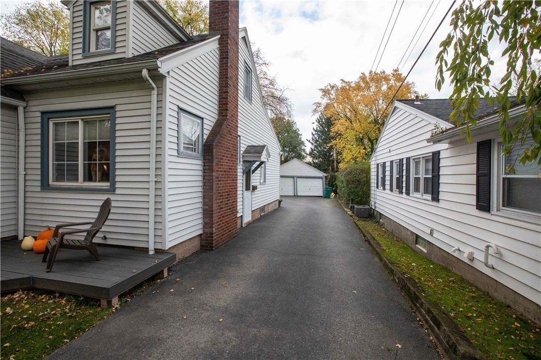 202 Kiniry Drive Irondequoit, NY 14609 - Photo 4 of 43 LONG Driveway!