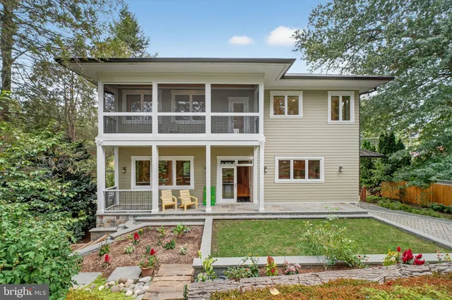 a view of a backyard with seating area