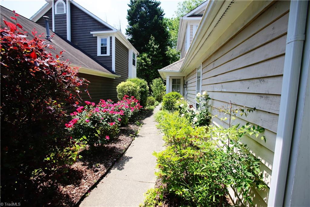 3207 Pipers Way High Point, NC 27265 - Photo 2 of 13