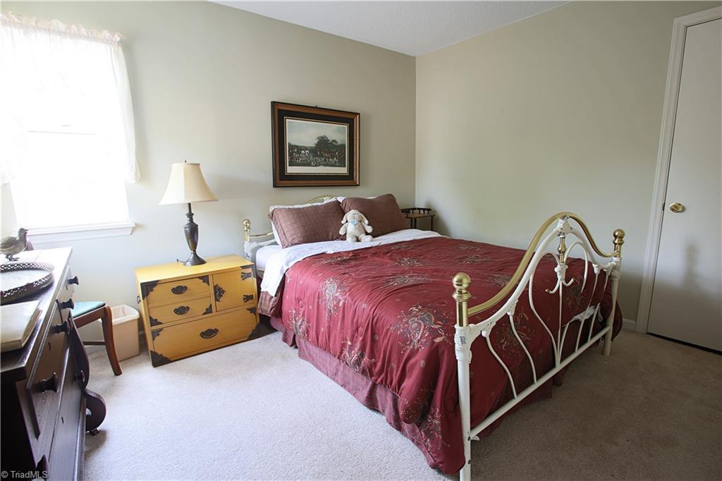 3207 Pipers Way High Point, NC 27265 - Photo 10 of 13