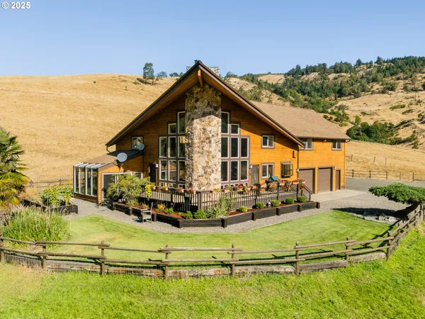 a view of a house with a big yard