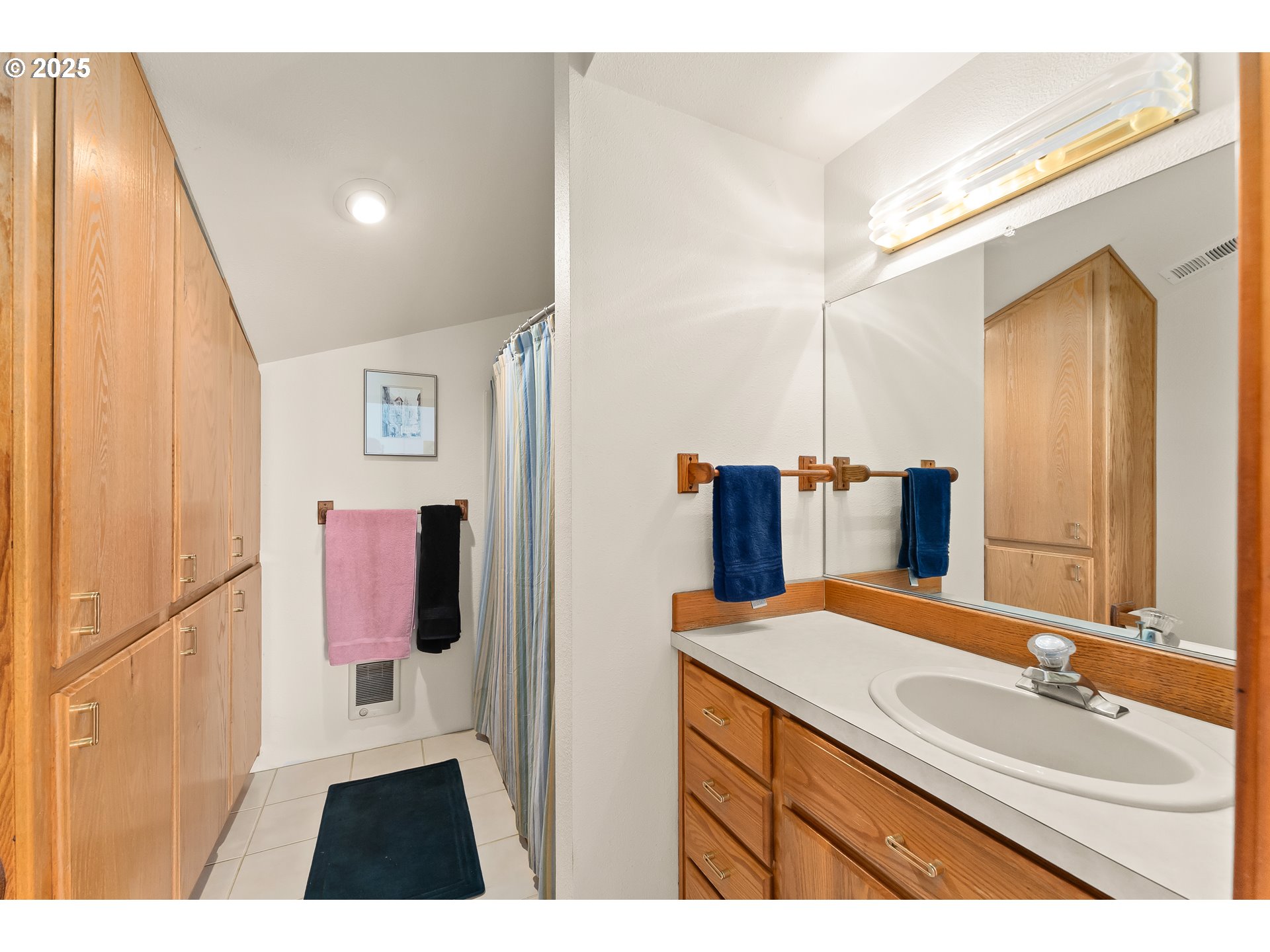 325 Beals Creek Road Canyonville, OR 97417 - Photo 21 of 47 a bathroom with a sink and mirror