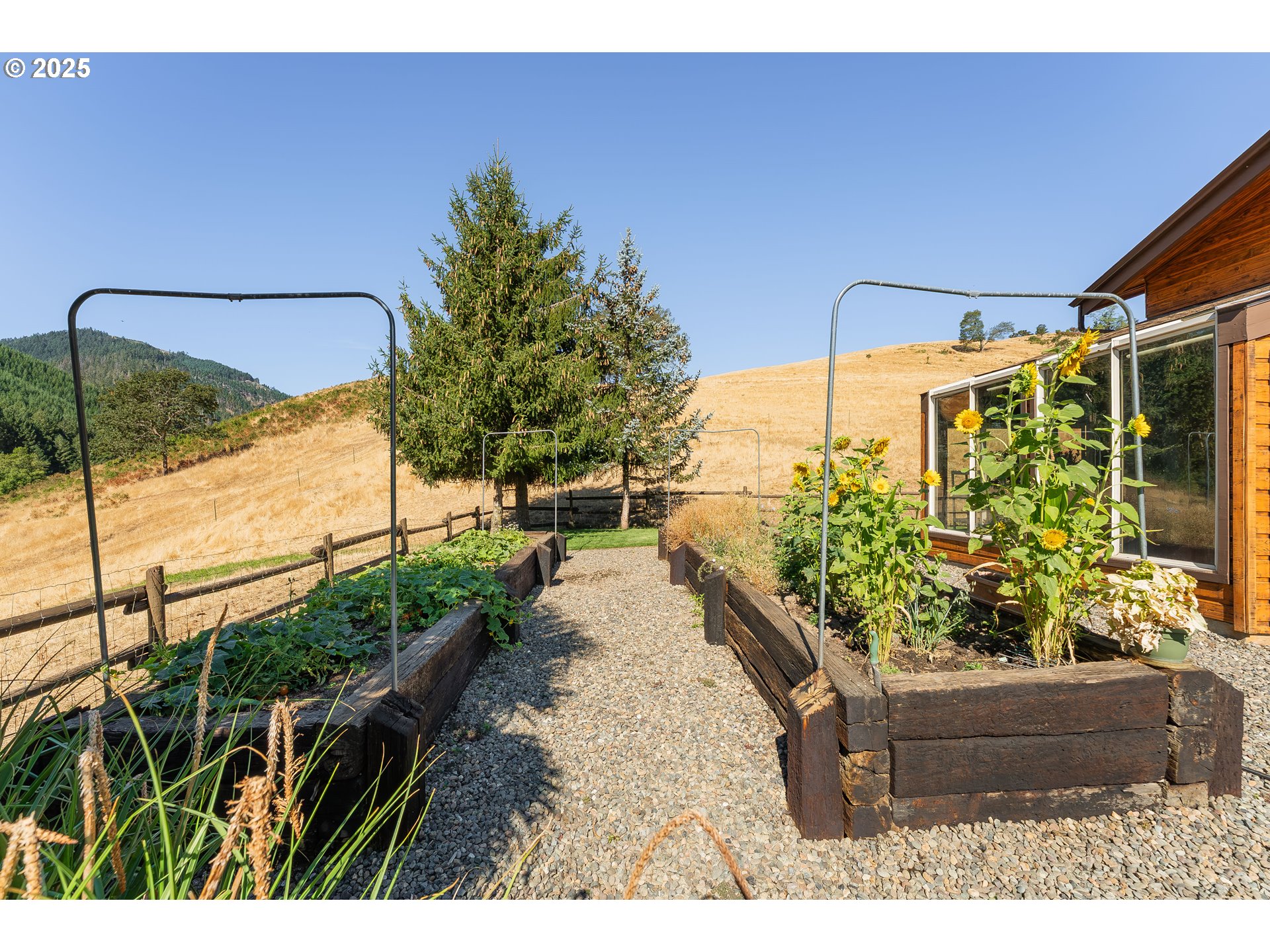 325 Beals Creek Road Canyonville, OR 97417 - Photo 28 of 47 a view of a porch