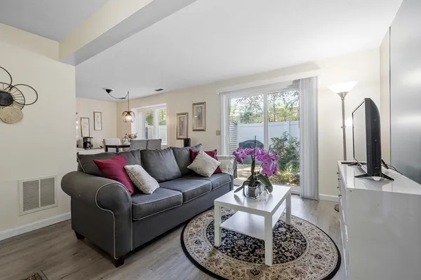 $330,000 | 49 Meadow Pond Drive, Unit K, Leominster, MA 01453