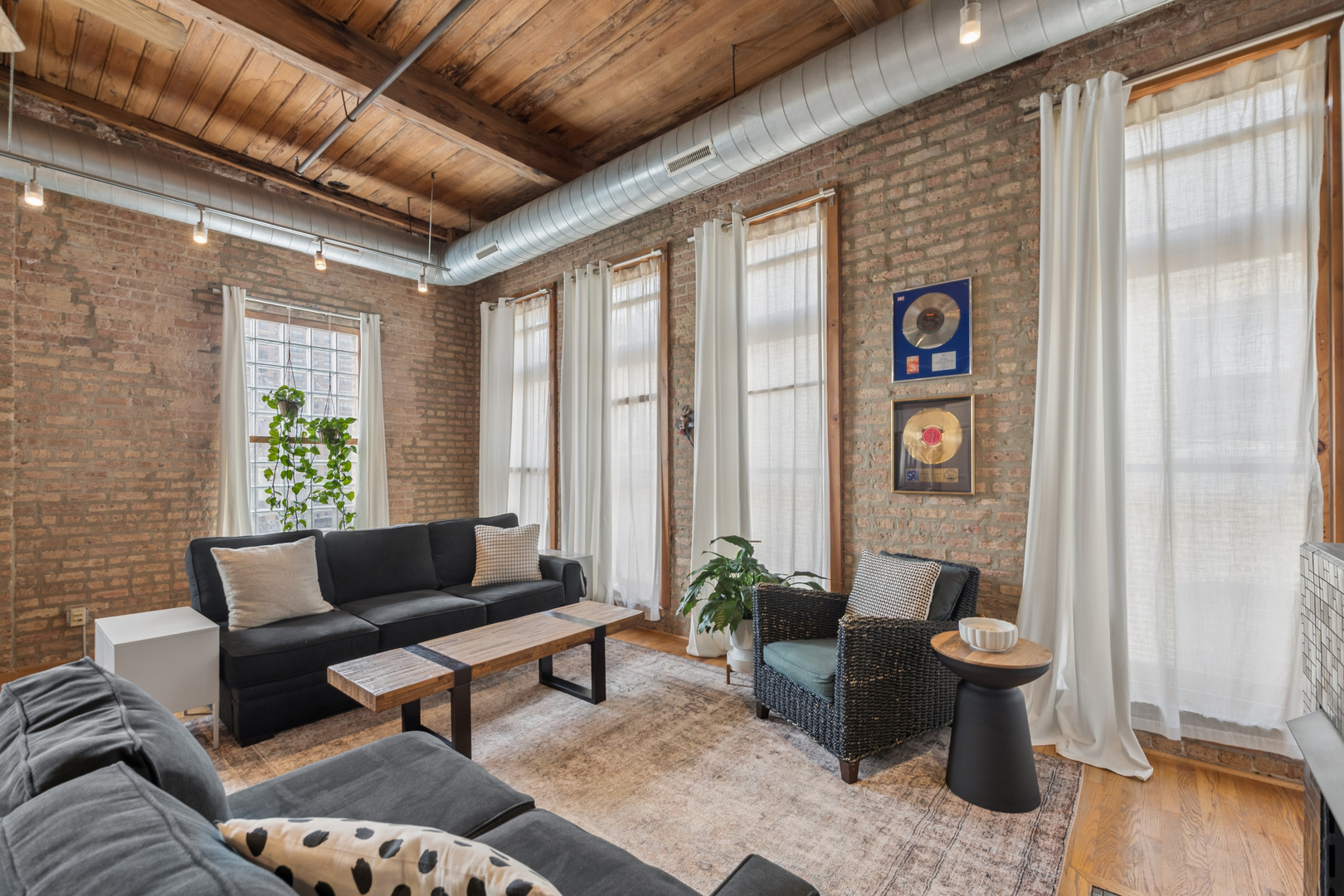 920 West Sheridan Road, Unit 308 Chicago, IL 60613 - Photo 5 of 20
