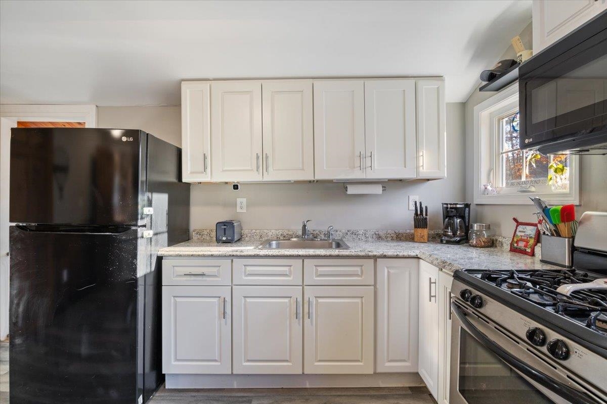 614 Collettes Grove Road Derry, NH 03038 - Photo 21 of 32