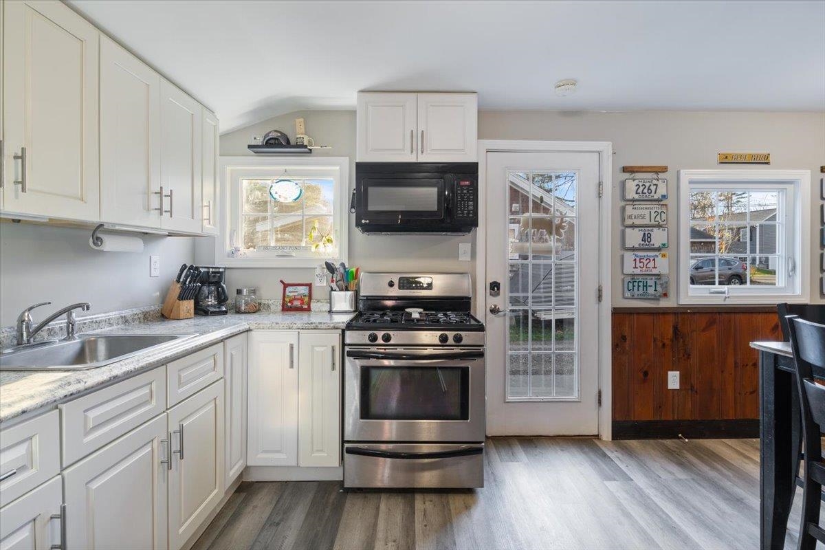 614 Collettes Grove Road Derry, NH 03038 - Photo 27 of 32