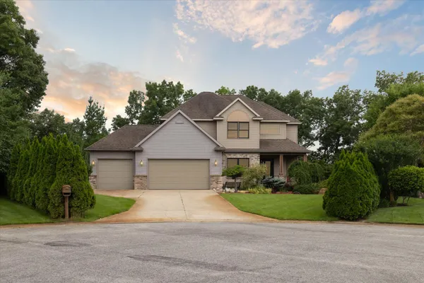 $729,900 | 6783 Cathedral Court, Alto, MI 49302
