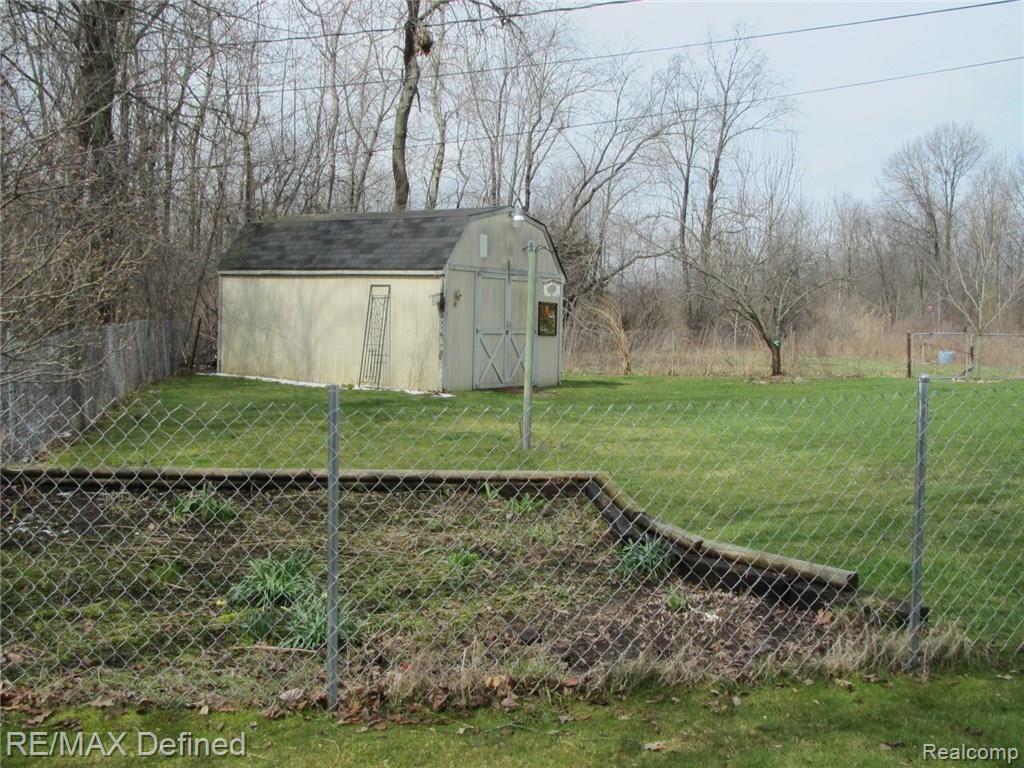 4522 Rohr Road Clarkston, MI 48348 - Photo 10 of 29 IMG_1568.JPG