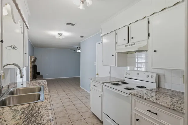 $199,900 | 908 West State Highway 243, Canton, TX 75103