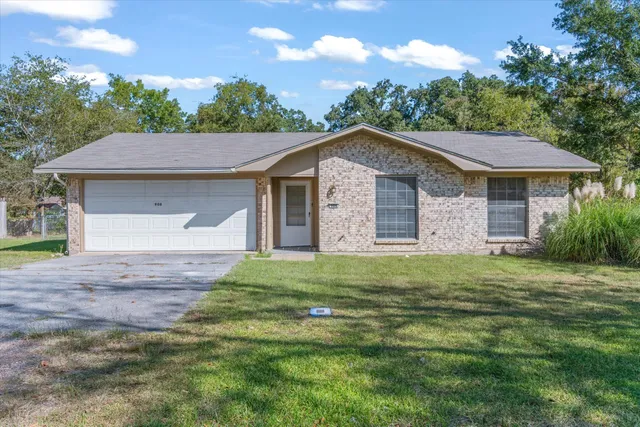 $199,900 | 908 West State Highway 243, Canton, TX 75103