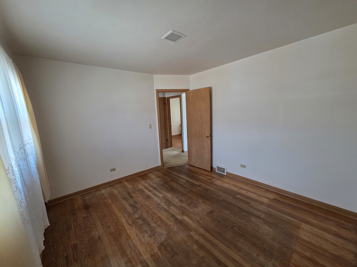 8423 North Shermer Road Niles, IL 60714 - Photo 6 of 28