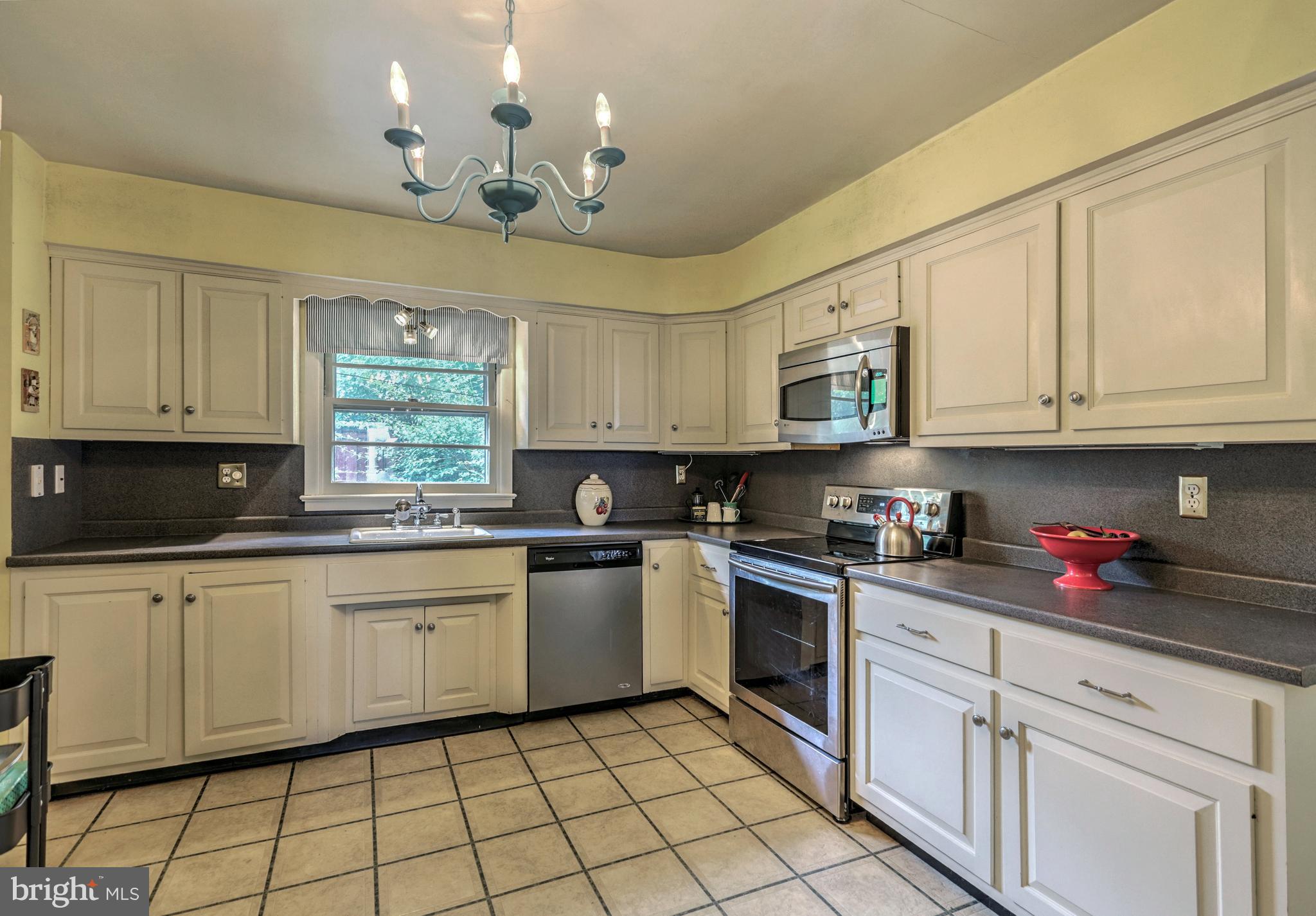 1194 Irving Road York, PA 17403 - Photo 13 of 25 Gallery Image 13