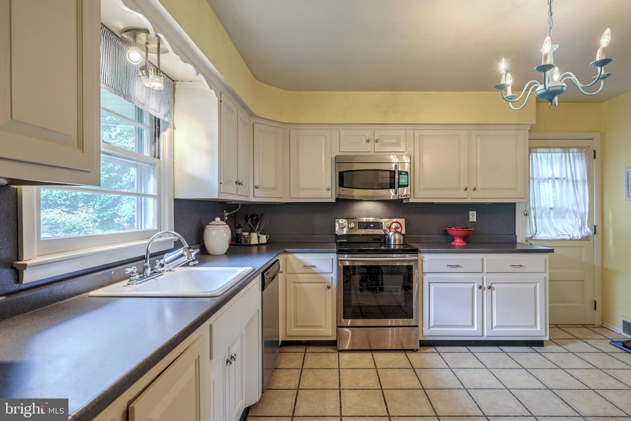 1194 Irving Road York, PA 17403 - Photo 14 of 25 Gallery Image 14