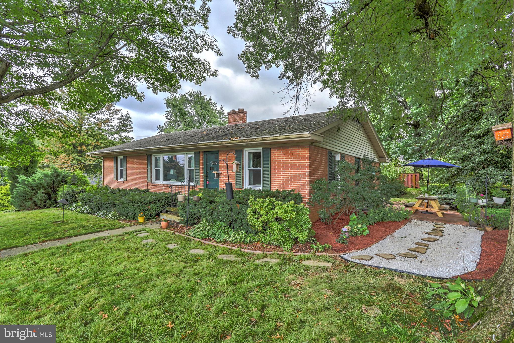 1194 Irving Road York, PA 17403 - Photo 3 of 25 Gallery Image 3