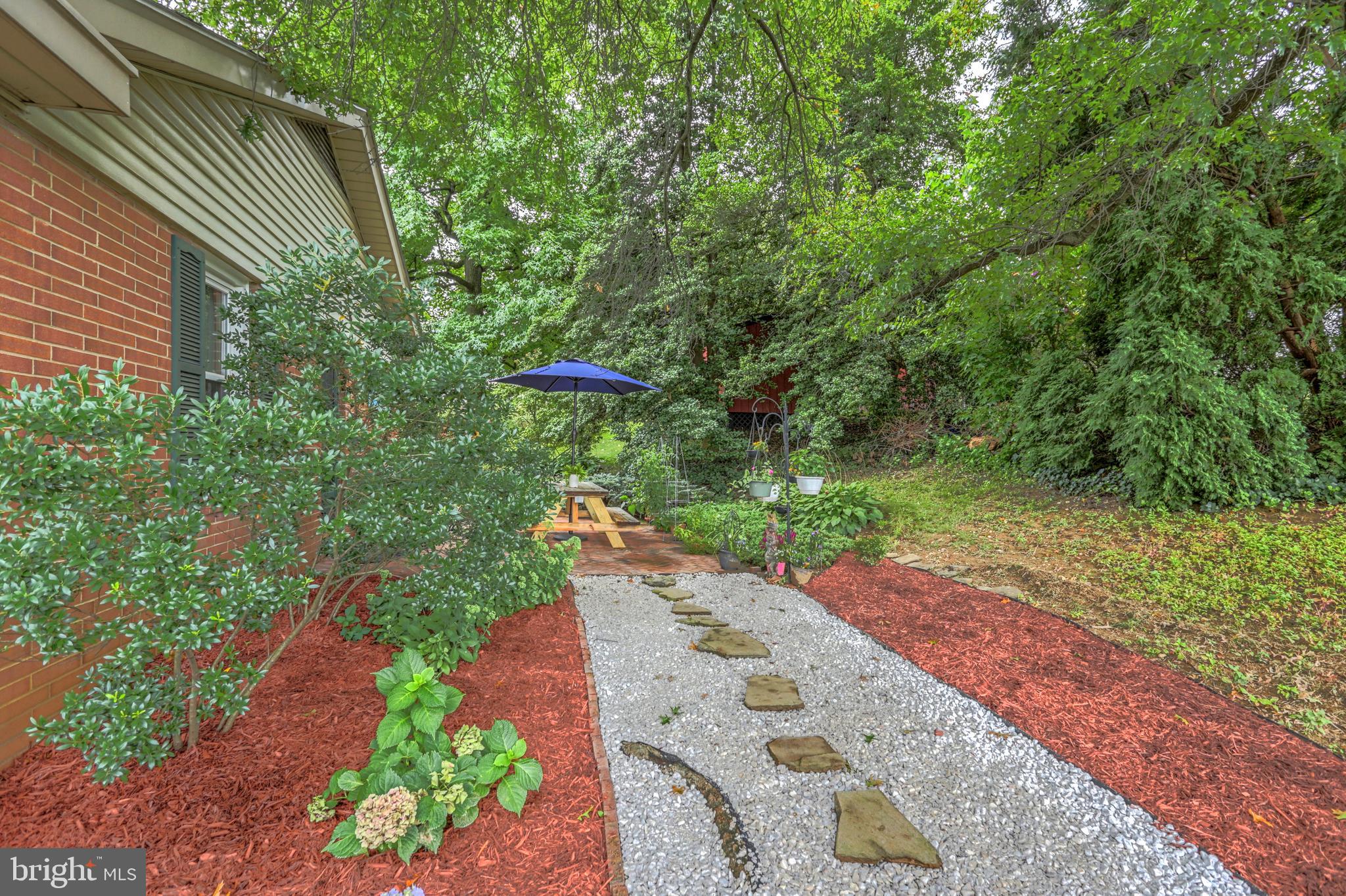 1194 Irving Road York, PA 17403 - Photo 4 of 25 Gallery Image 4