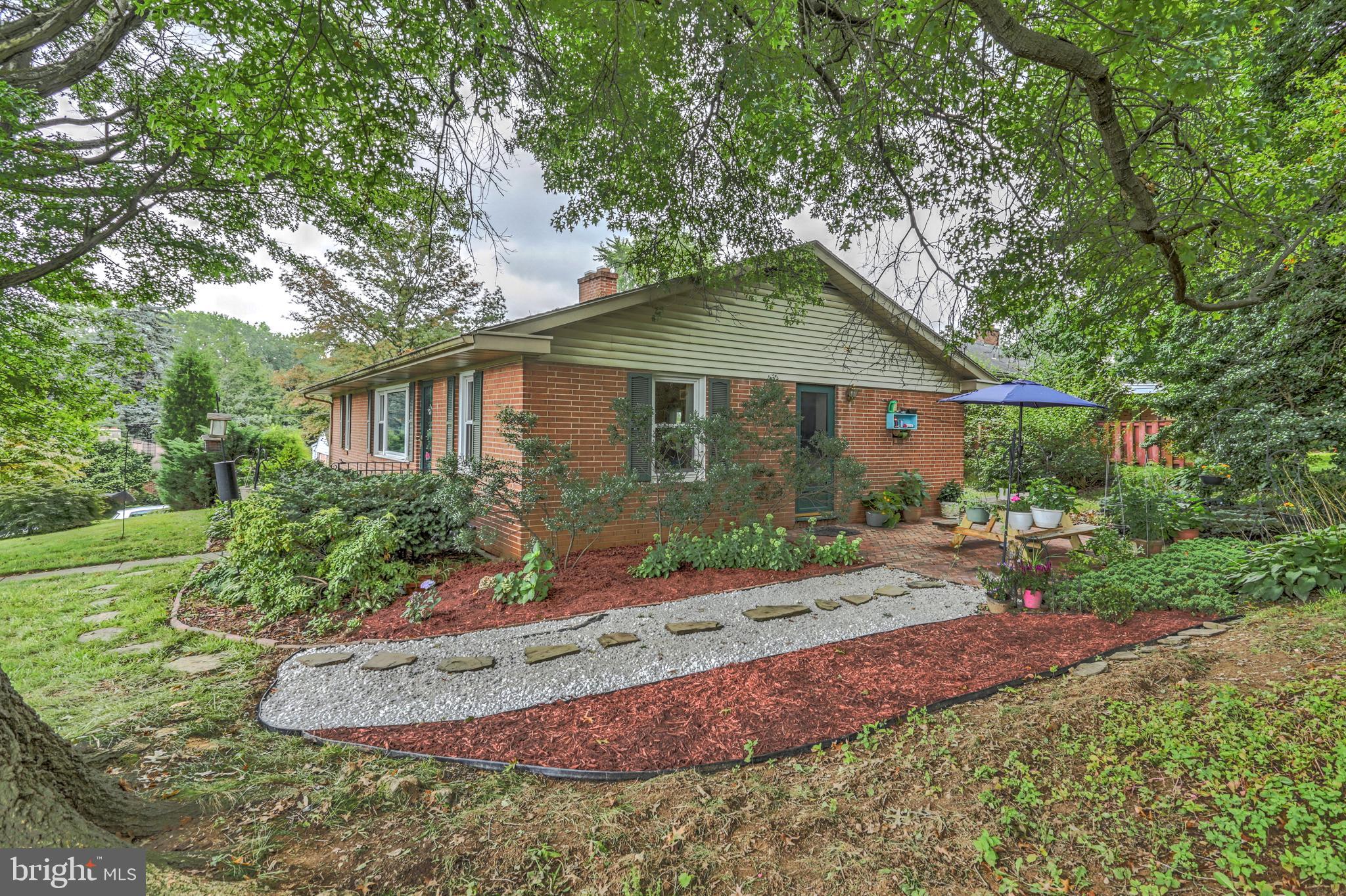 1194 Irving Road York, PA 17403 - Photo 6 of 25 Gallery Image 6