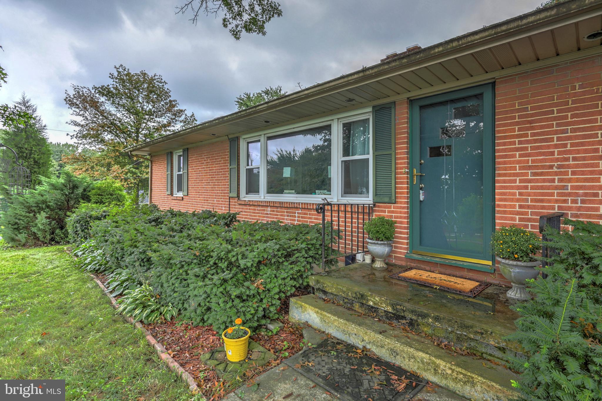 1194 Irving Road York, PA 17403 - Photo 8 of 25 Gallery Image 8
