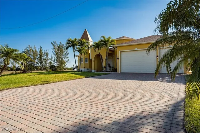 a view of outdoor space yard and deck