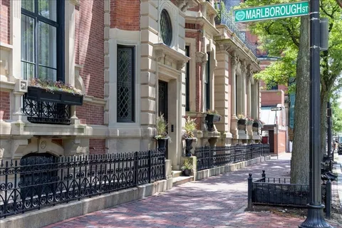 $925,000 | 133 Marlborough Street, Unit 7, Boston, MA 02116