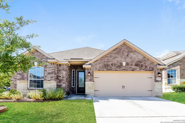 $1,800 | 12708 Shoreline Drive, San Antonio, TX 78254