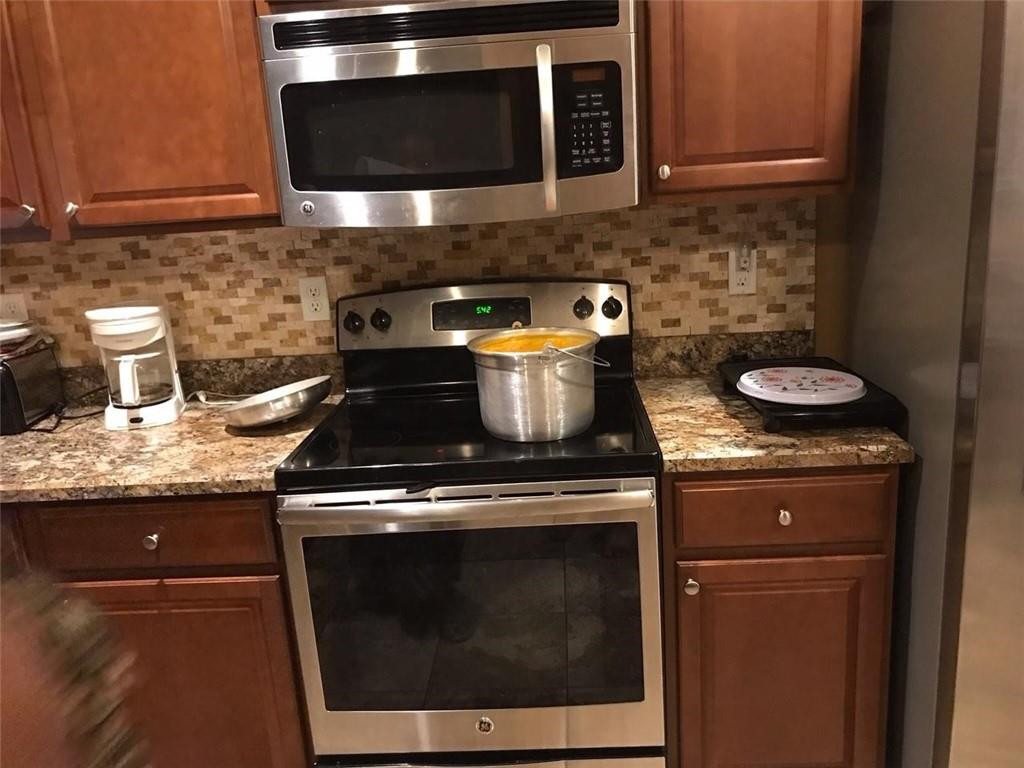 570 Southwest Ryder Road Port St. Lucie, FL 34953 - Photo 22 of 35 Kitchen