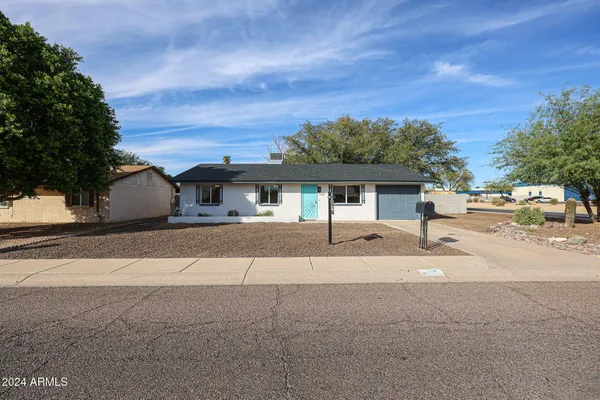 $2,550 | 4352 East Grovers Avenue, Phoenix, AZ 85032