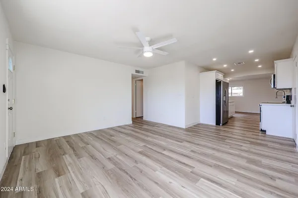 $2,650 | 4352 East Grovers Avenue, Phoenix, AZ 85032