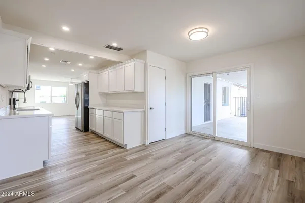$2,550 | 4352 East Grovers Avenue, Phoenix, AZ 85032