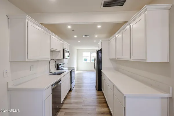 $2,650 | 4352 East Grovers Avenue, Phoenix, AZ 85032