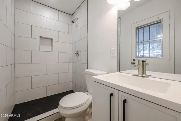 $2,650 | 4352 East Grovers Avenue, Phoenix, AZ 85032