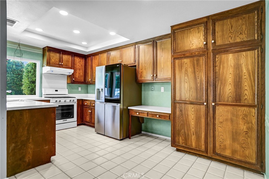 25136 Avenida Rondel Valencia, CA 91355 - Photo 10 of 36