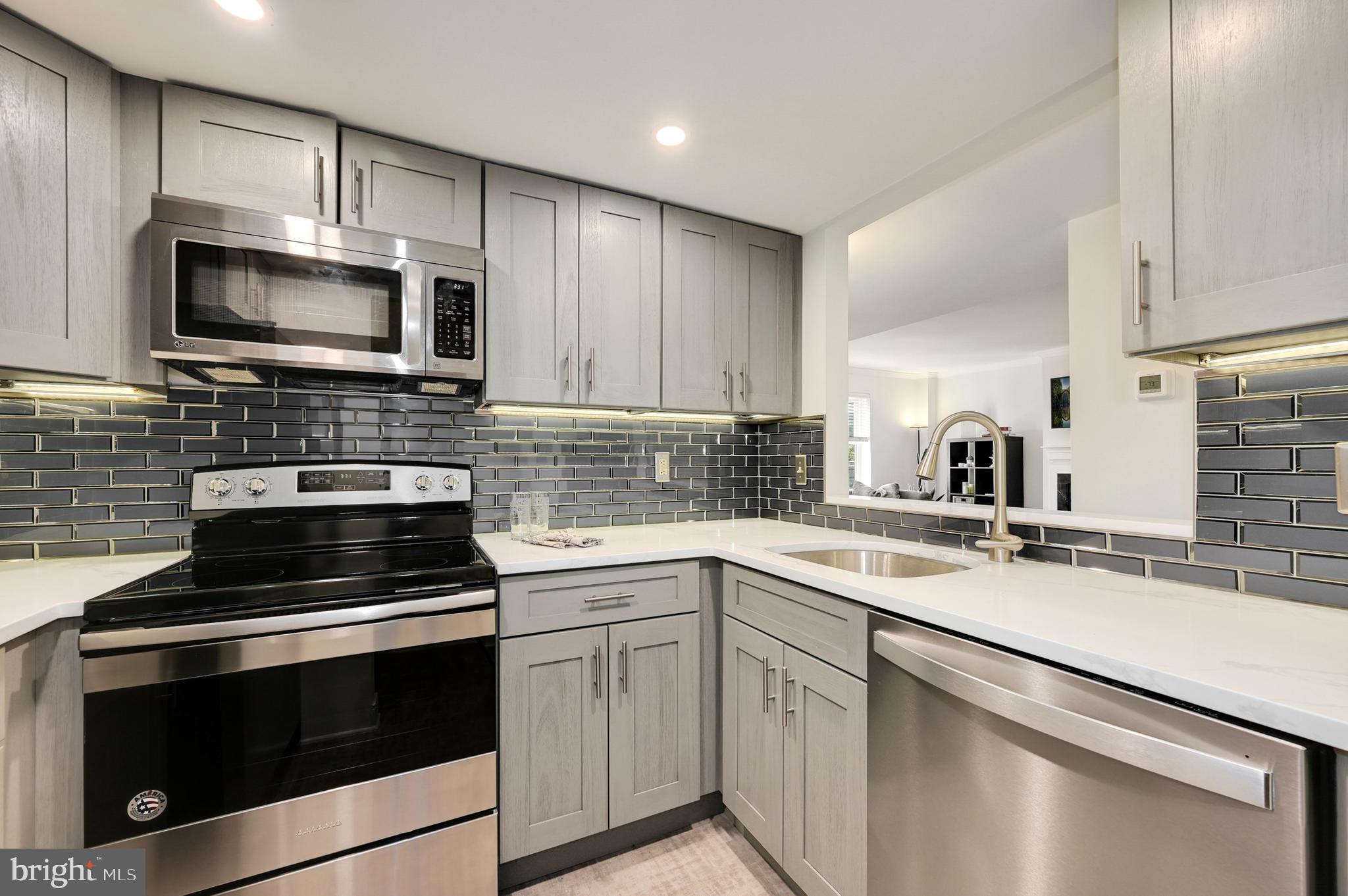 1727 R Street Northwest, Unit 502 Washington, DC 20009 - Photo 7 of 21