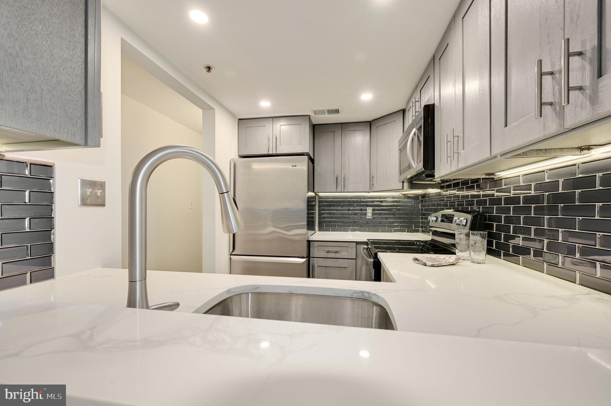 1727 R Street Northwest, Unit 502 Washington, DC 20009 - Photo 8 of 21