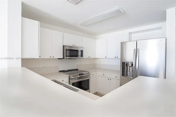 $2,900 | 10 Aragon Avenue, Unit 1408, Coral Gables, FL 33134