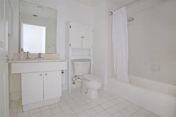 $2,900 | 10 Aragon Avenue, Unit 1408, Coral Gables, FL 33134