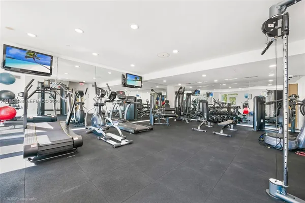 $2,900 | 10 Aragon Avenue, Unit 1408, Coral Gables, FL 33134