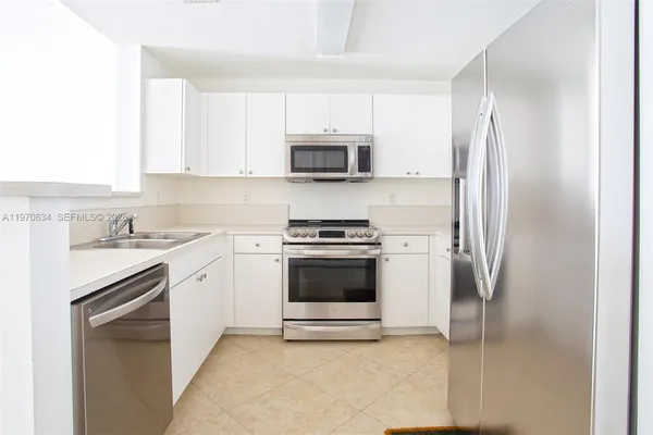 $2,900 | 10 Aragon Avenue, Unit 1408, Coral Gables, FL 33134