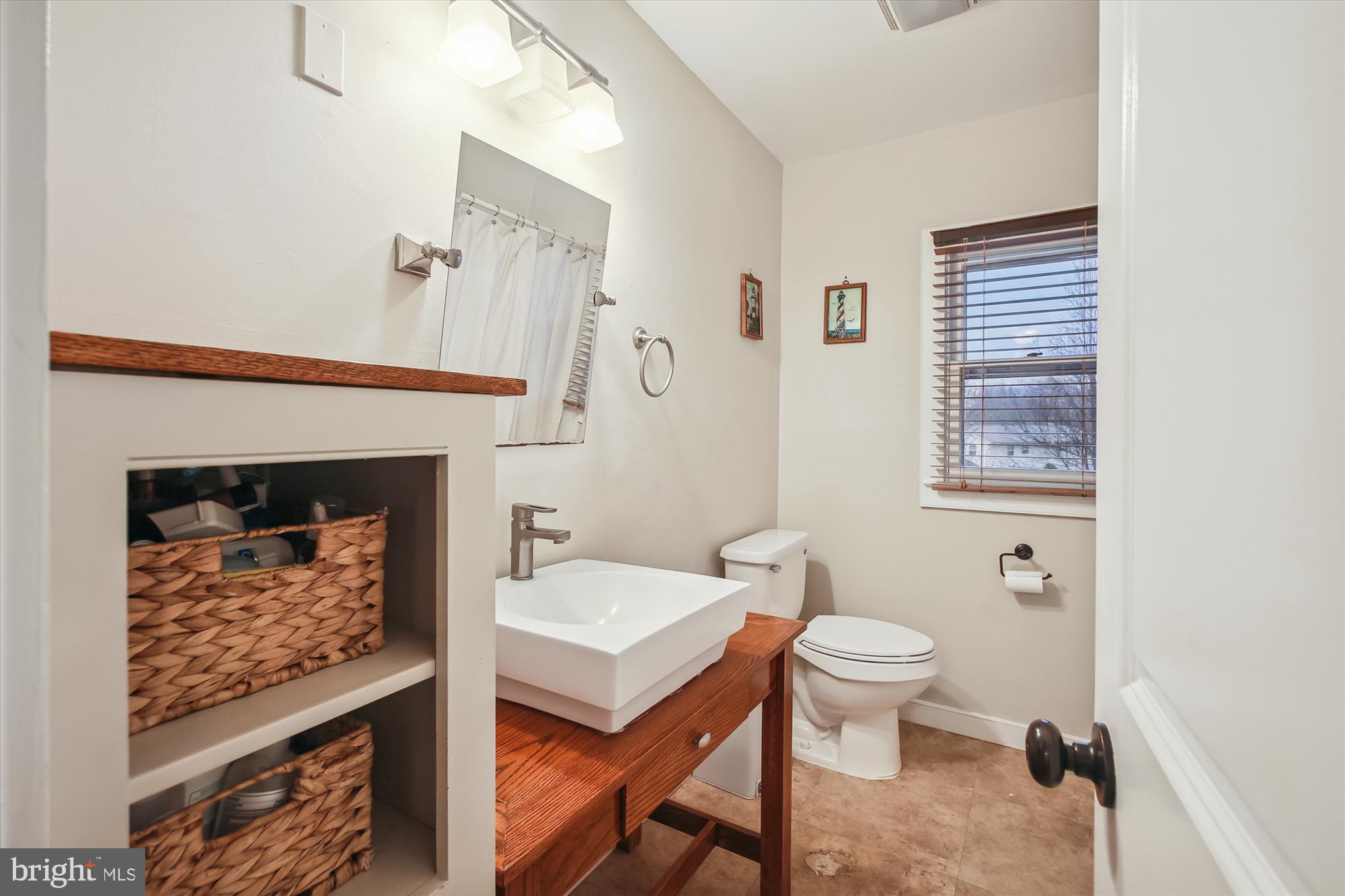 712 Appomattox Road West Davidsonville, MD 21035 - Photo 28 of 43 Hall bath with tub