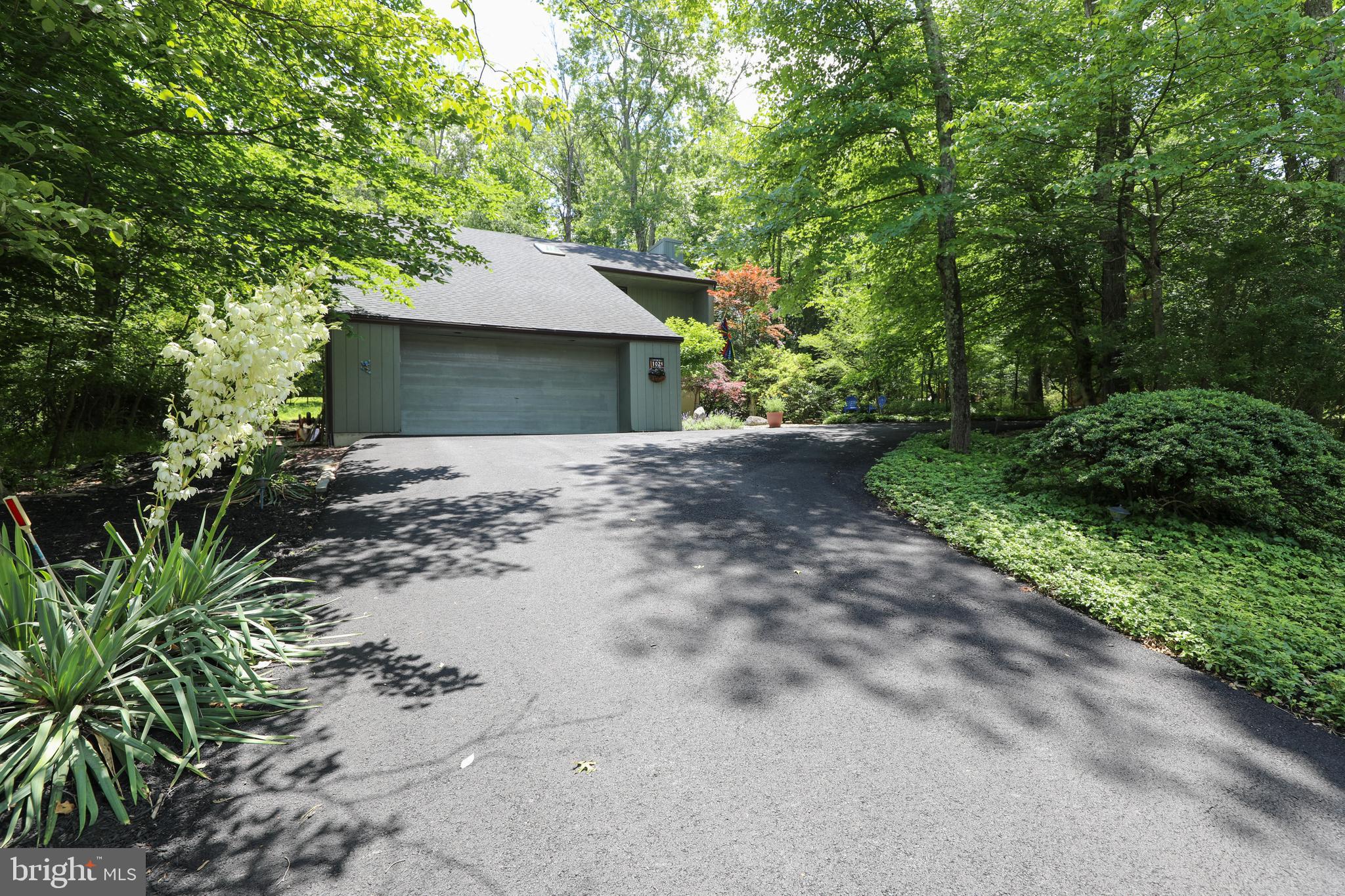 102 Jacobs Creek Road Ewing, NJ 08628 - Photo 2 of 51 Gallery Image 2
