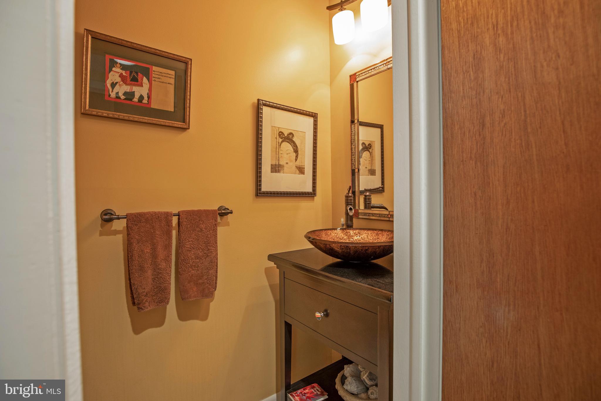 102 Jacobs Creek Road Ewing, NJ 08628 - Photo 25 of 51 Half bathroom on the main level
