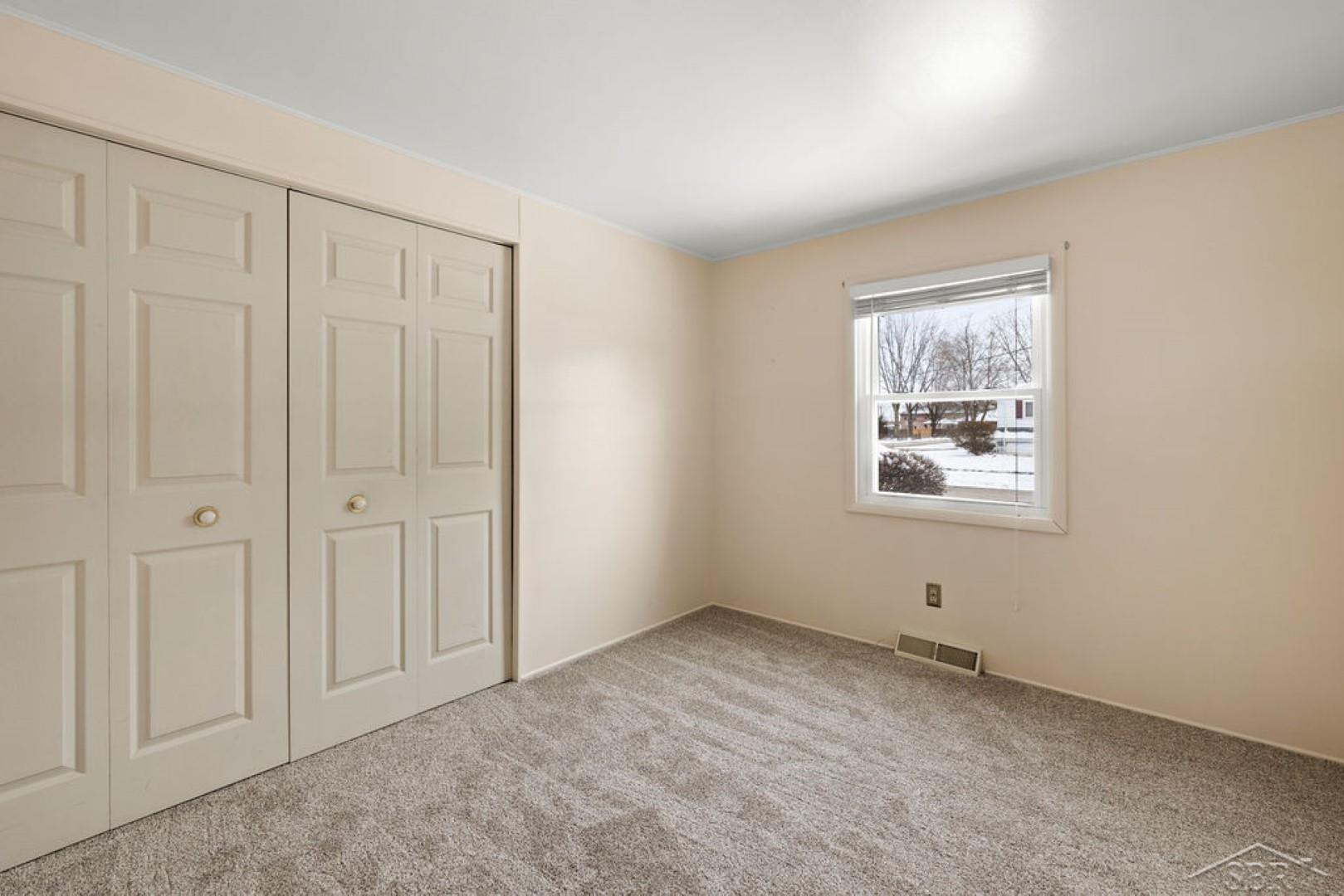 4915 Cherokee Road Saginaw, MI 48604 - Photo 21 of 31 50096377-20.JPG