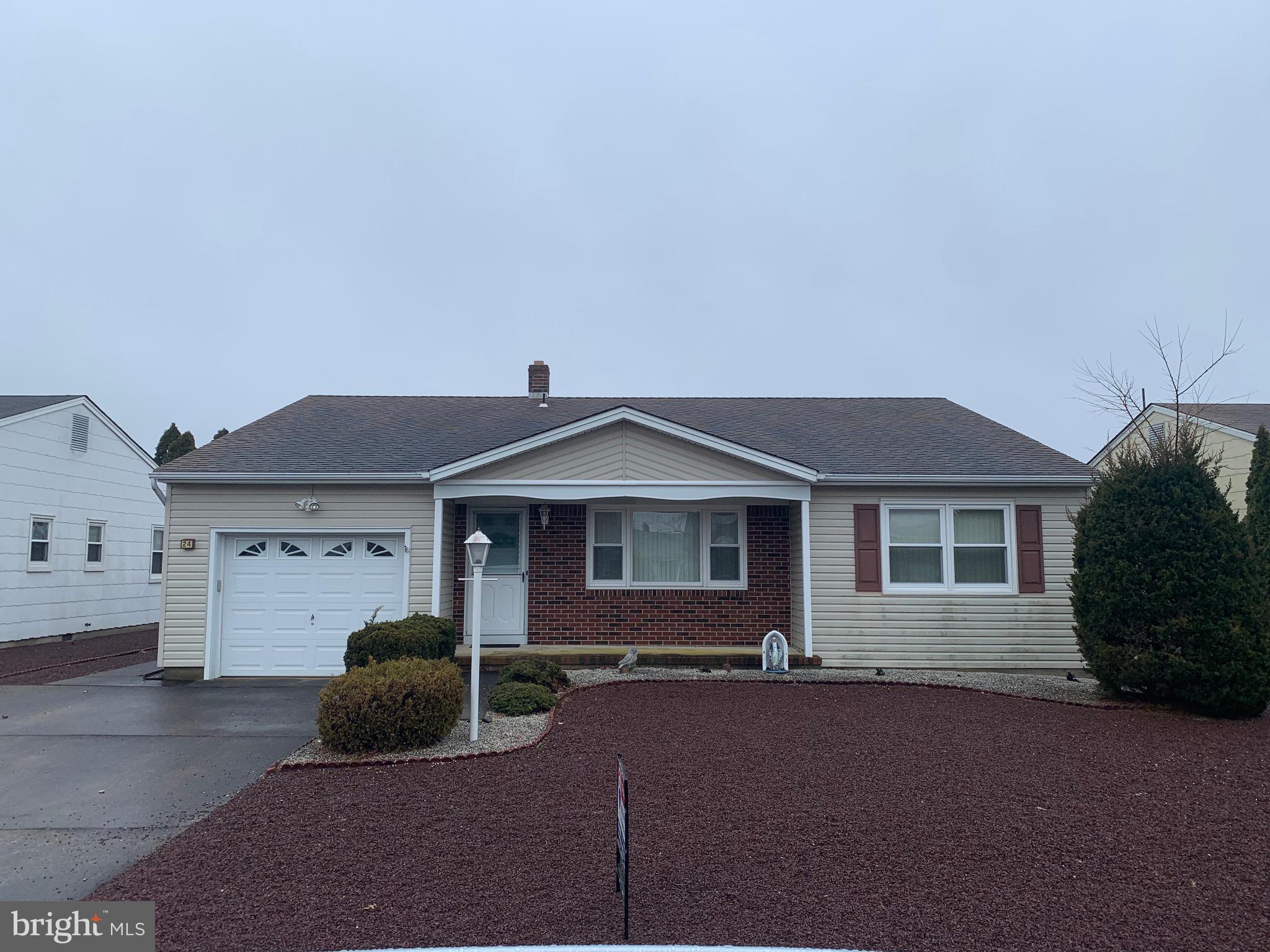 24 Jericho Road Toms River, NJ 08757 - Photo 2 of 29