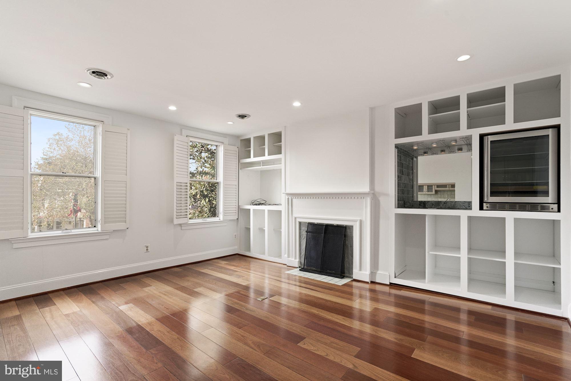 1675 Wisconsin Avenue Northwest Washington, DC 20007 - Photo 15 of 36 Living Room