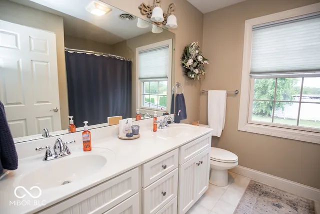 $439,000 | 960 Buena Vista Drive, Brownstown, IN 47220