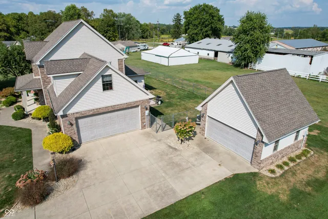 $439,000 | 960 Buena Vista Drive, Brownstown, IN 47220