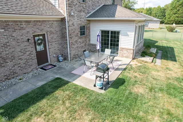 $439,000 | 960 Buena Vista Drive, Brownstown, IN 47220